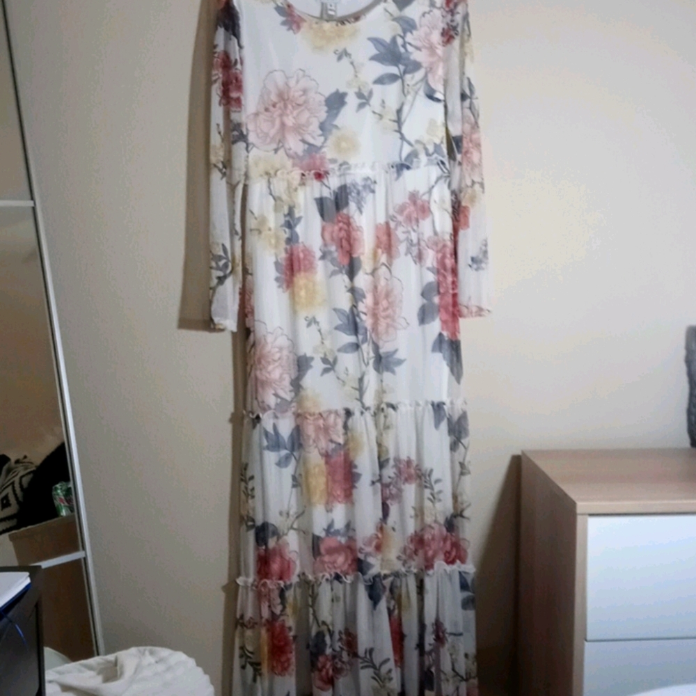 Beautiful Maxi dress new condition mesh